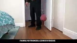 الأخت تشاهد السكس مع اخوها