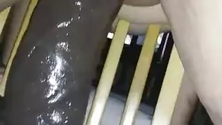 عاهرة مراهقة تُحشى بالكامل