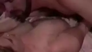 أنثى ممتلئة الجسم ومؤدٍّ ذكر في جنس صريح