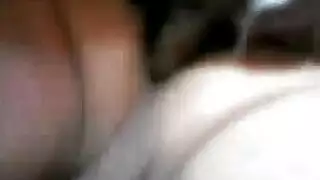 لوسي تخلع البيكيني الأخضر للاستمناء المكثف بالهزاز