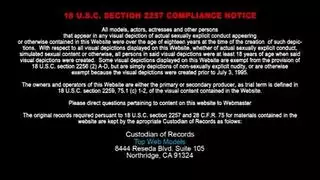 حركة مثيرة بثدي ضخم وشفرات فرج مع شقراء وقحة