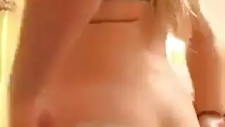 مايا خليفة مع اخوها جون