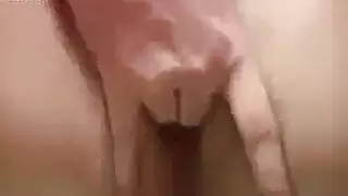 مستعدة لقضيب قاس: شقراء عاهرة تنتظر فعل جنسي خشن في الغرفة