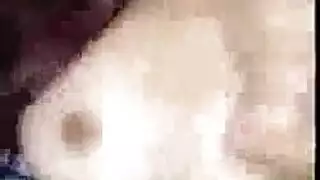 عاهرة مراهقة آسيوية منقوعة وتداعب نفسها في الساونا