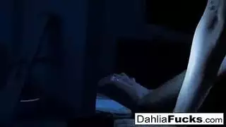 داليا سكاي هي فرخ شقراء تحطيم يعرف كيفية الحفاظ على حبيبها راض تماما