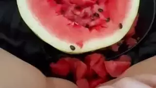 إباحية محلية الصنع: إيلاج مزدوج لفرج شابة ضيق