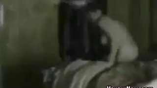 رجل وامرأة ناضجان يمارسان جنساً خاماً على كاميرا شاطئ الفيلا