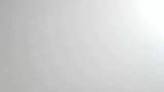 مراهقة تتعرض للإدخال المزدوج في علاقة رباعية جامحة مع شريك مجهول ماهر