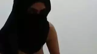 تبحث عن من يقذف داخل كسها الاسود بنت 19xxx