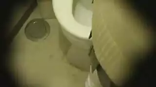 جلسة جنس صباحية: مراهقة تتخطى الحصة لتمارس الجنس مع أستاذها