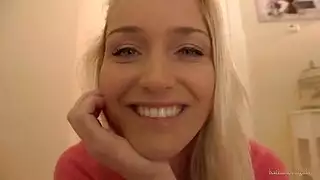 مؤخرة منحنية تتعرض للضرب في فيلم إباحي عنيف